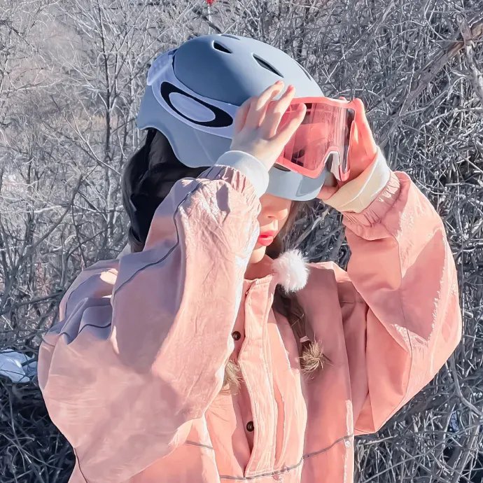 院子里的女人